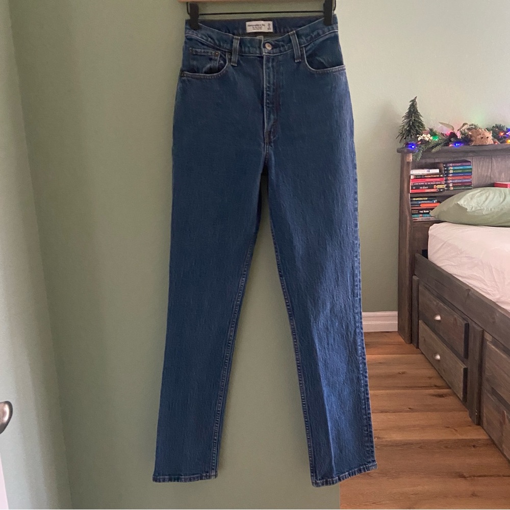 Abercrombie Curve Love Ultra High Rise 90s Straight Jean ~ Dark ~ Size 26/0 L